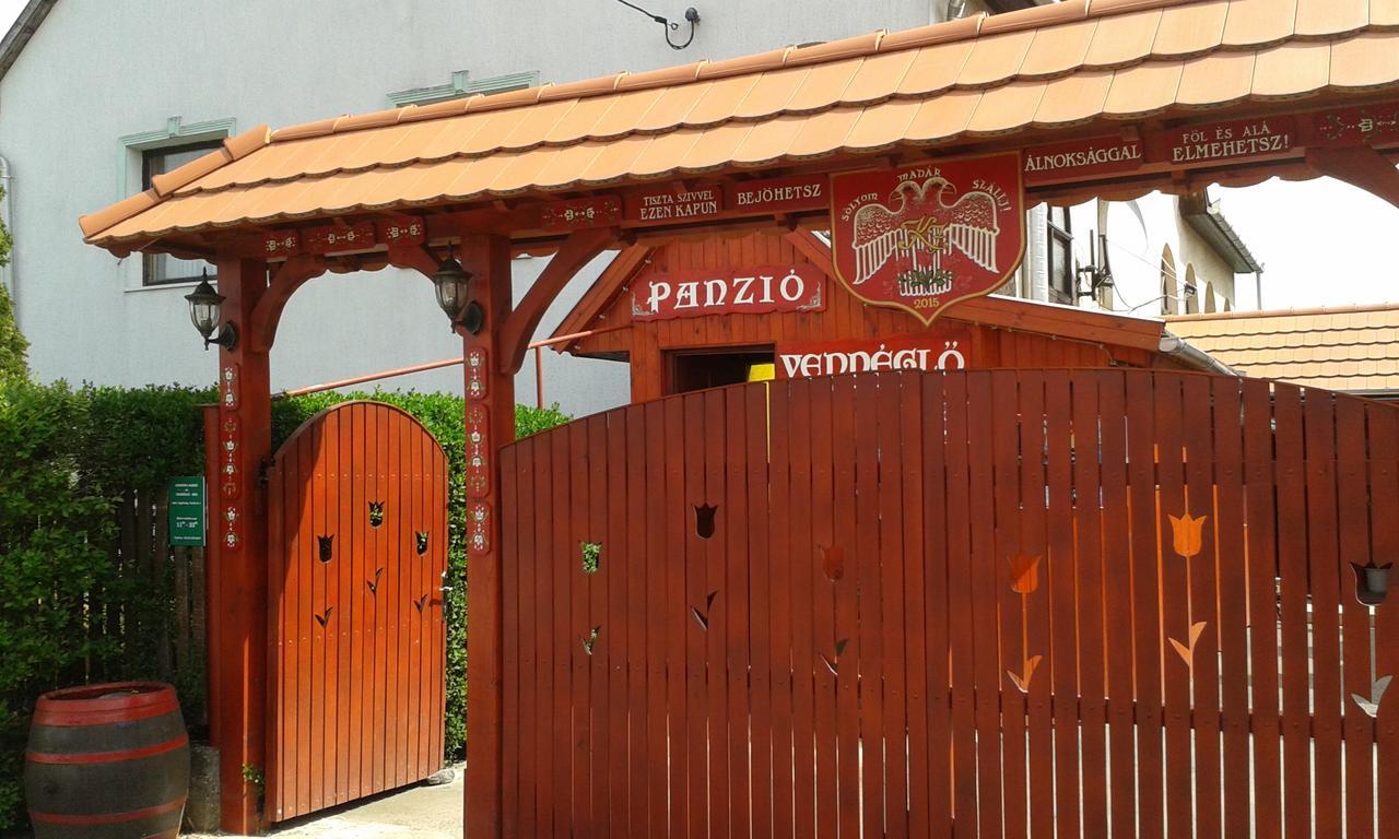 مبيت وإفطار Vajdácska Kisdiofa Panzio Es Vendeglo المظهر الخارجي الصورة